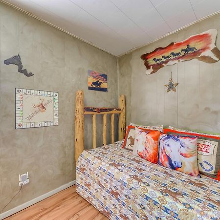 Unique Bear Country Cabin In Ruidoso With Hot Tub! 外观 照片