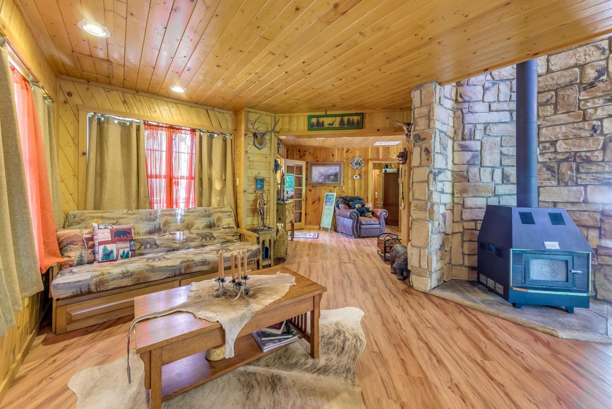 Unique Bear Country Cabin In Ruidoso With Hot Tub! 外观 照片