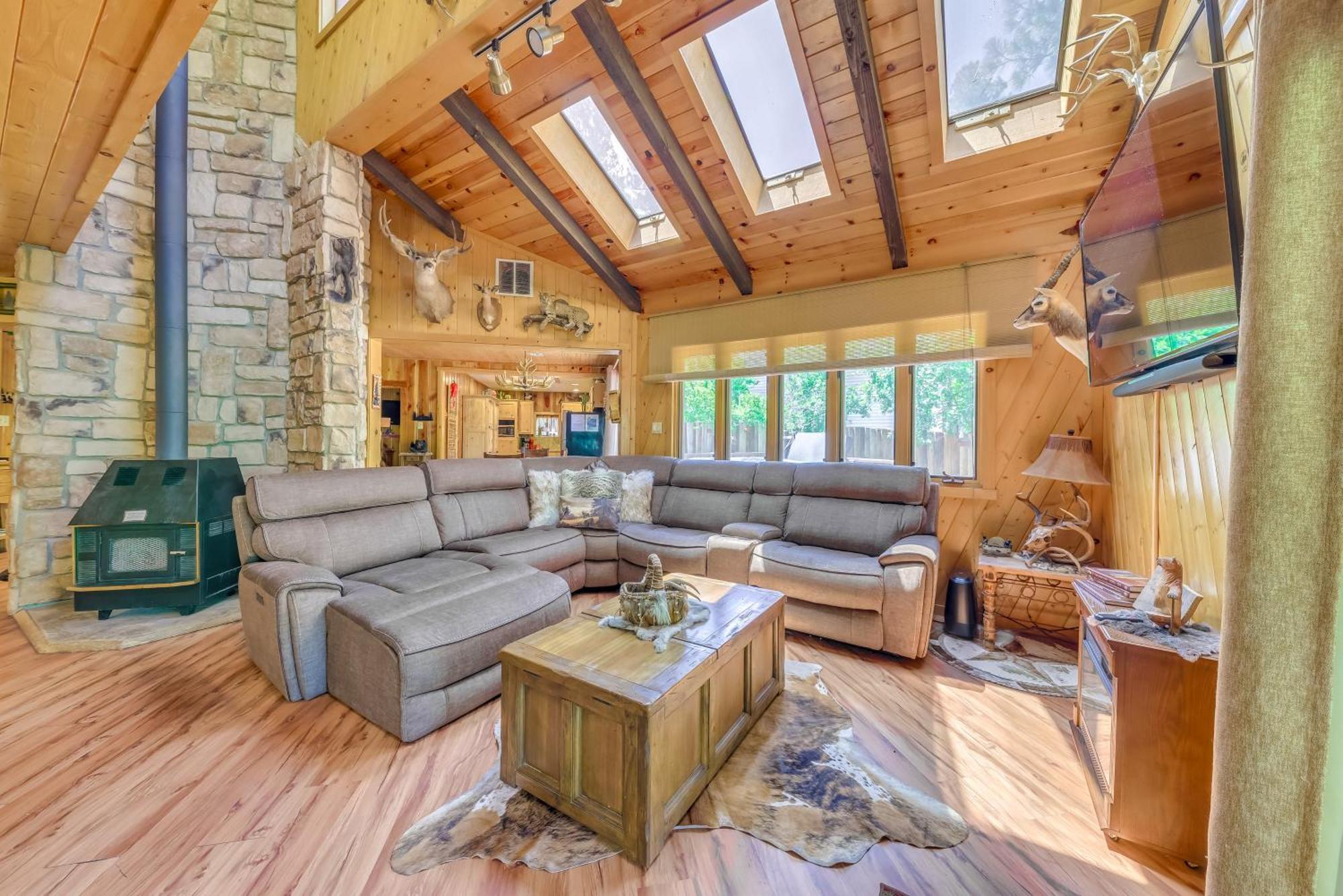 Unique Bear Country Cabin In Ruidoso With Hot Tub! 外观 照片