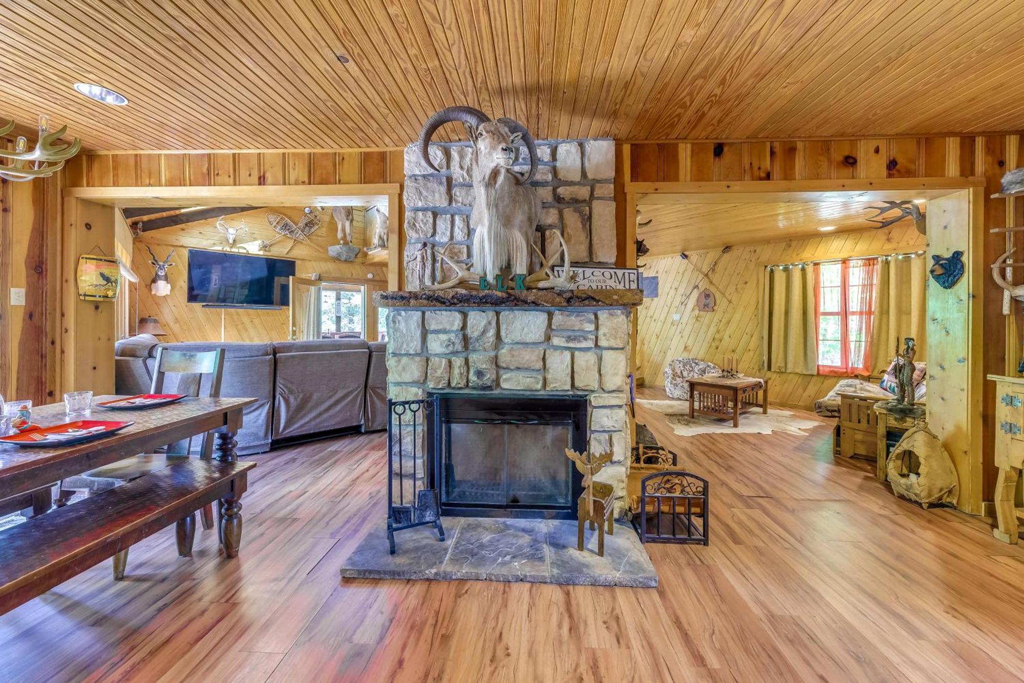 Unique Bear Country Cabin In Ruidoso With Hot Tub! 外观 照片