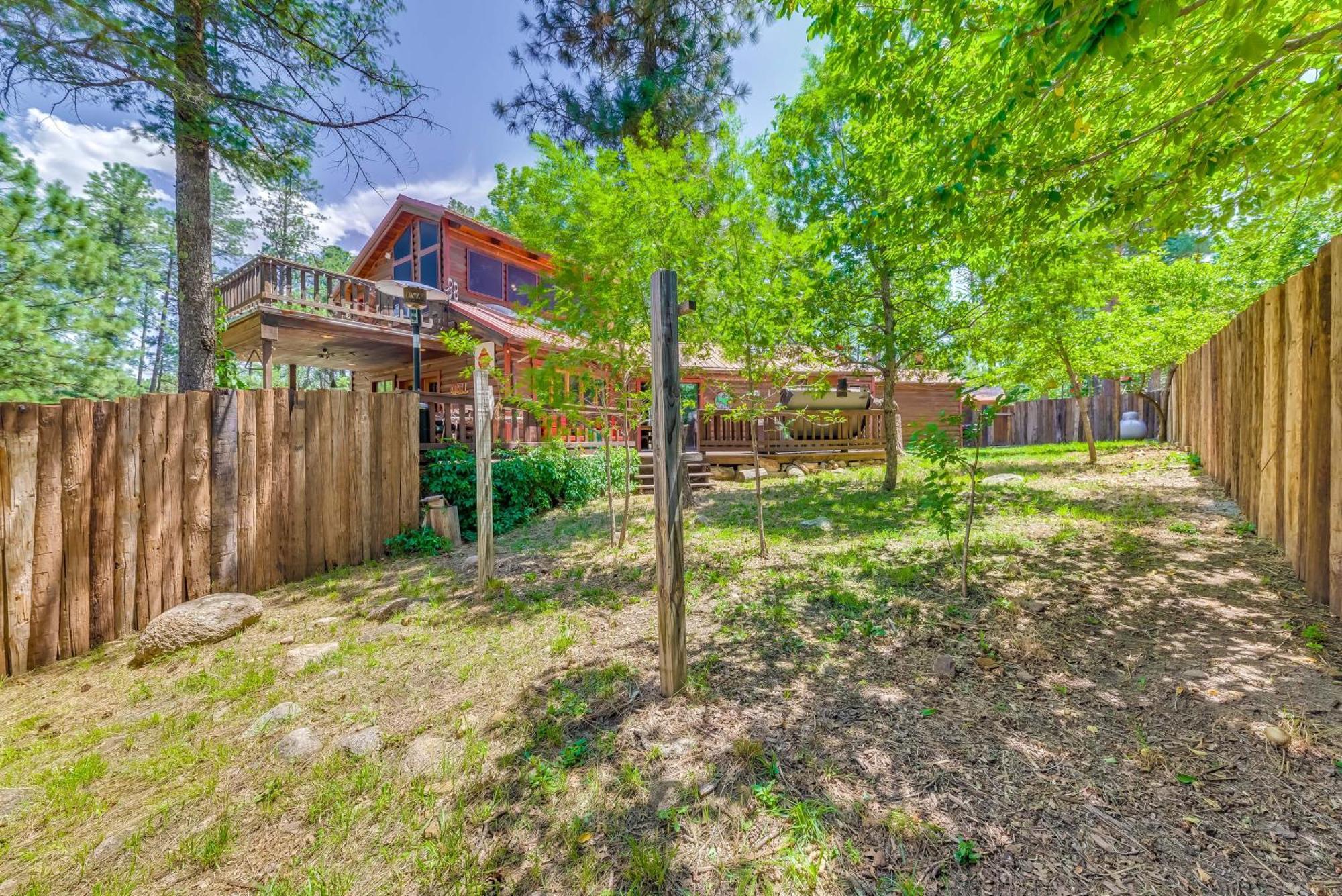 Unique Bear Country Cabin In Ruidoso With Hot Tub! 外观 照片